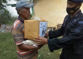Batalyon B Sat Brimob Polda Sumut gelar 'Bhakti Sosial Jumat Berkah' di Tebingtinggi.