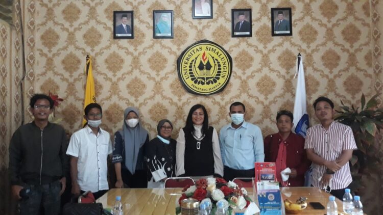 Pengurus IWO Siantar Simalungun dengan Rektor Usi