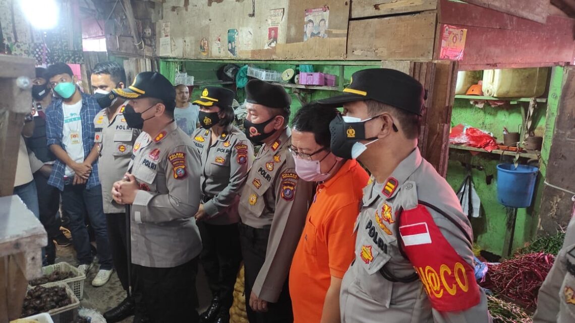 Kapolres Siantar saat berada di Pasar Horas.