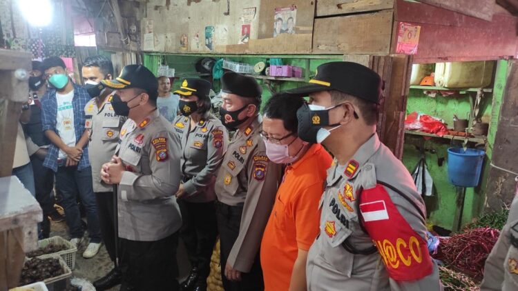 Kapolres Siantar saat berada di Pasar Horas.