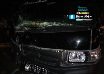 Salah satu mobil yang terlibat laga kambing.