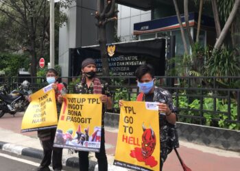 Aksi di kantor LBP di Jakarta
