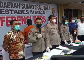 Wakapolrestabes Medan AKBP Irsan Sinuhaji menjelaskan kronologi kasus perampokan yang dilakukan sopir taksi online terhadap penumpangnya.