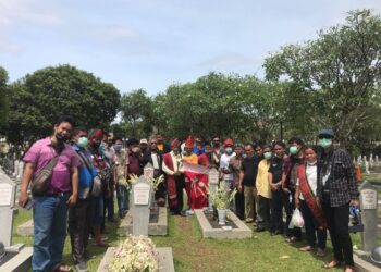 Aliansi Gerak Rakyat Tutup TPL ziarah ke makam BJ Habibie