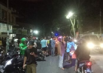 Warga menyemut di lokasi kejadian