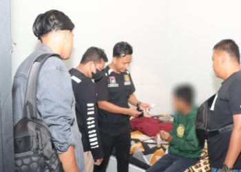 Personil Polres Batu Bara ketika menggelar razia di penginapan.(f:ist/konstruktif)