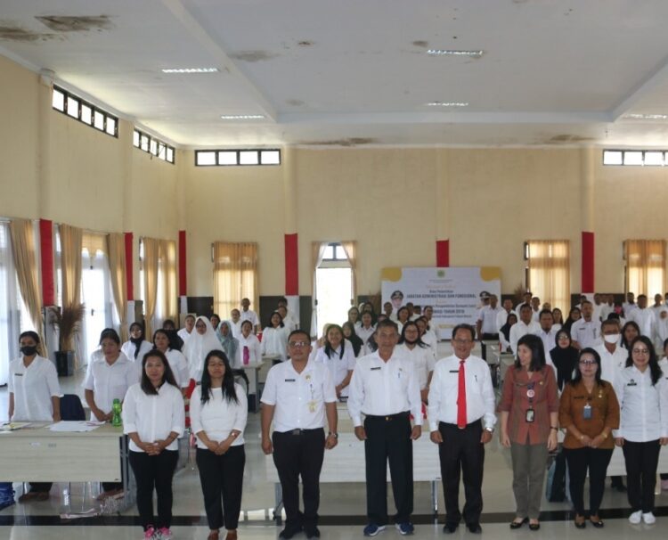 76 PNS Pemkab Pakpak Bharat saat mengikuti ujian dinas kenaikan pangkat.(f:ist/konstruktif)