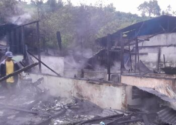 Rumah hangus terbakar di Dusun Mata Kocing Pakpak Bharat.(f:ist/konstruktif)