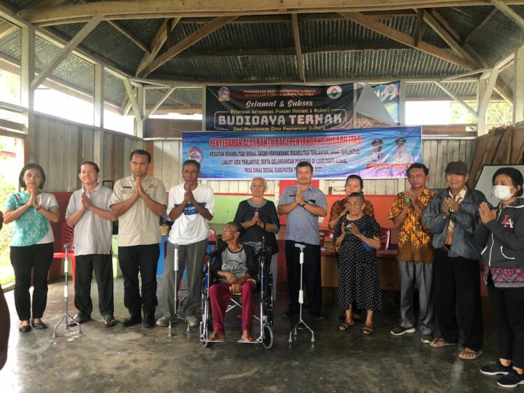 Pemerintah Kabupaten Toba Provinsi Sumatera Utara, melalui Dinas Sosial membantu 190 orang penyandang Disabilitas (f:ist/konstruktif)
