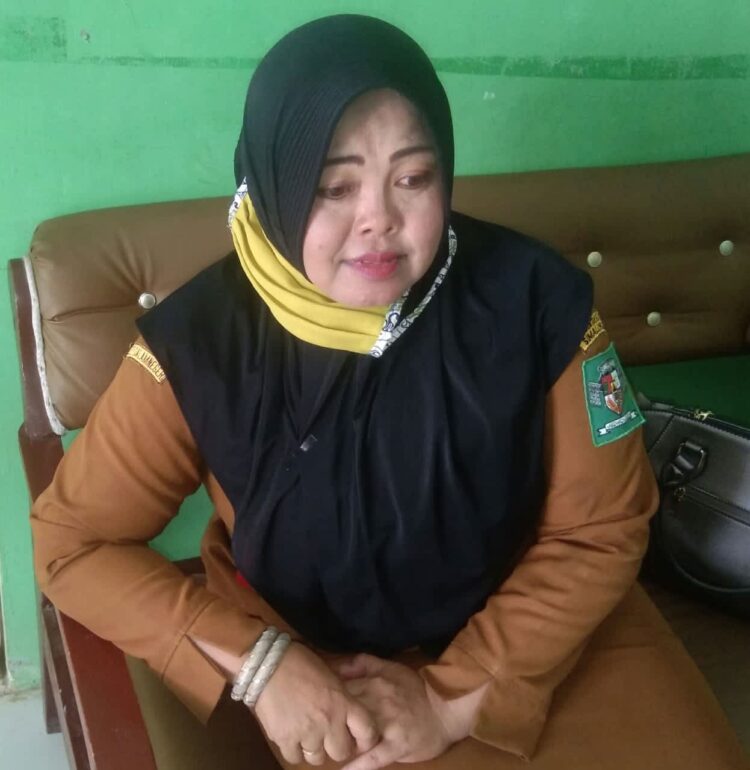 Pangulu Nagori Boluk, Erniwati Sikumbang