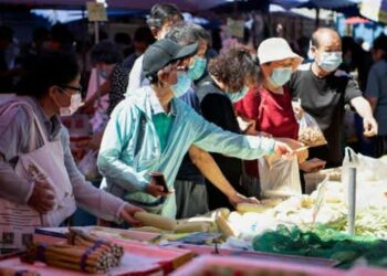 Pecahnya wabah ini dikaitkan dengan pasar grosir terbesar di Beijing, pasar Xinfadi.