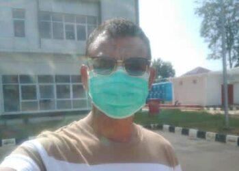 Kabid Humas Polda Bengkulu Kombes Sudarno tetap berjemur dan berolahraga selama menjalani isolasi hingga dinyatakan sembuh COVID-19. (Foto: dok. Istimewa)