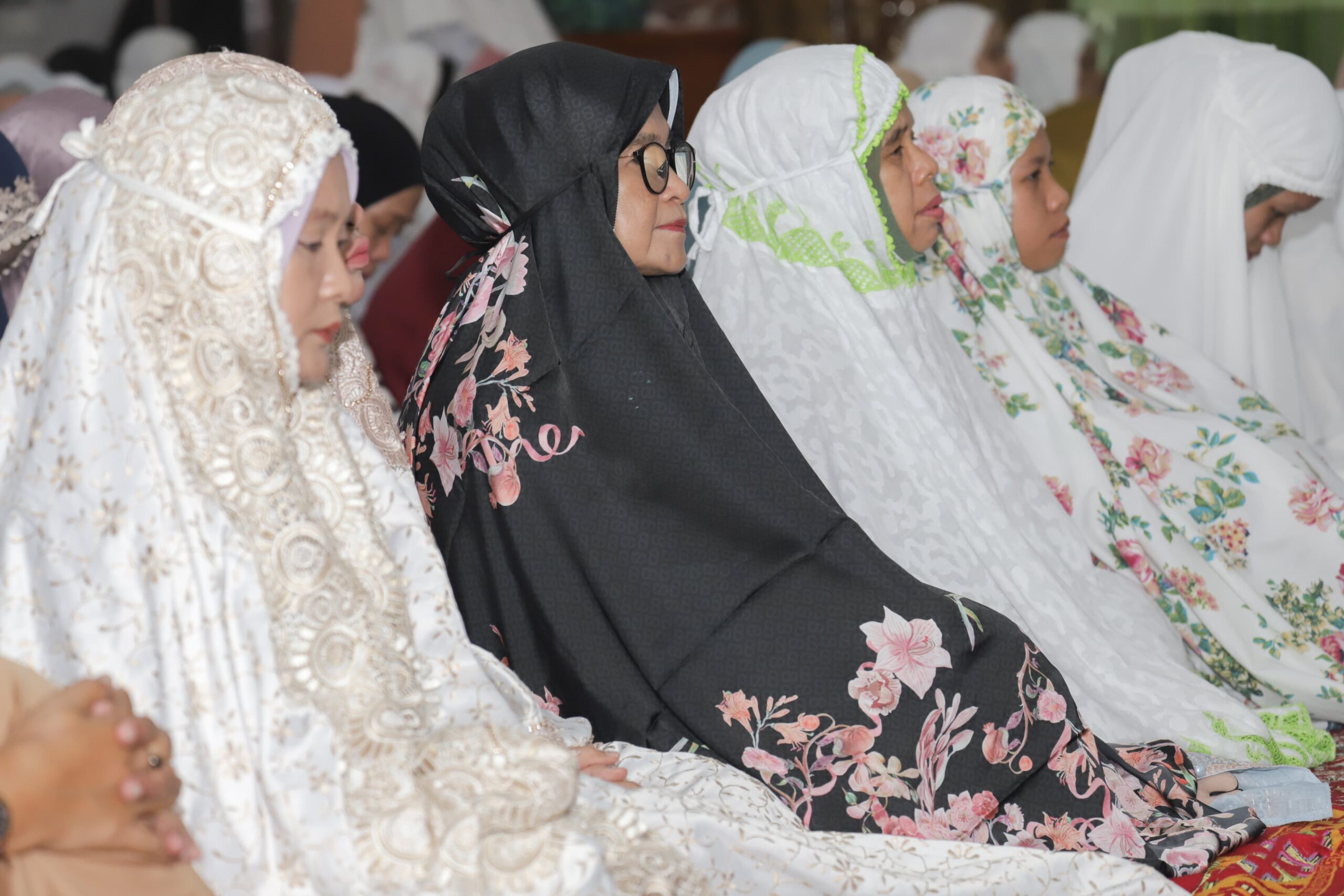 Wali Kota Pematangsiantar sholat Ied di Masjid Raya bersama masyarakat. (Nawasenanews/Ist)