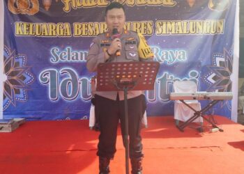 Kapolres Simalungun, AKBP Choky Sentosa Meliala saat memberi kata sambutan pada acara Halal bihalal yang digelar Polres Simalungun di Pematang Raya,Rabu (17/04/2024). (Nawasenanews/Ist).