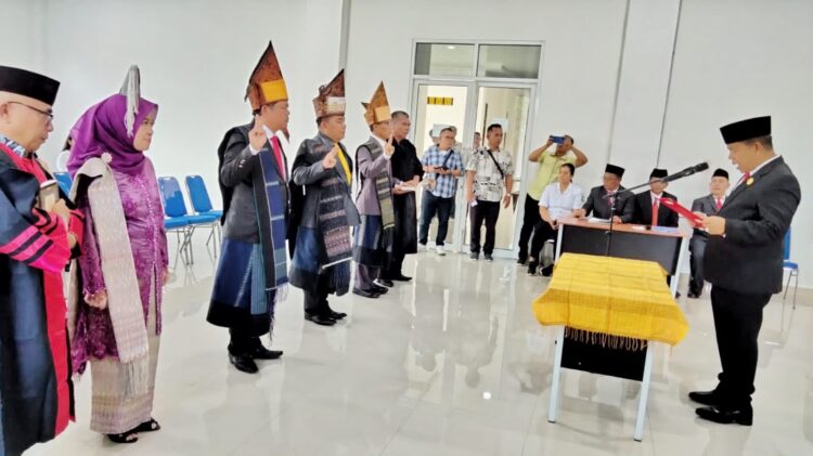 Bupati Simalungun melantik 4 pejabat dalam jabatan Pimpinan Tinggi Pratama.( Nawasenanews/ Ist)