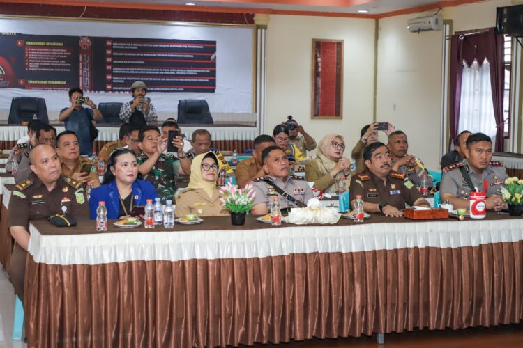 Wali Kota Pematangsiantar menyaksikan secara daring Peresmian Peluncuran Digitalisasi Layanan Perizinan Penyelenggaraan Event di aula Widya Satya Brata Polres Pematangsiantar.(Nawasenanews/ Ist)