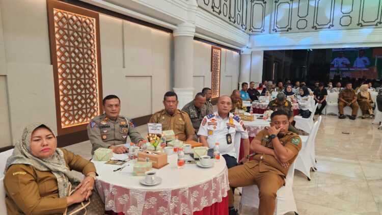 Kasat Lantas IPTU Jonni FH Sinaga SH saat menghadiri kegiatan Rapat Koordinasi Bidang Transportasi antara Forum LLAJ terkait dalam rangka penyelenggaraan PON XXI Tahun 2024 yang dilaksanakan di Kantor Gubernur Provinsi Sumatera Utara di Medan, Selasa (16/07/2024). ( Nawasenanews/Ist)