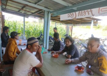 Personel Bhabinkamtibmas digerakkan Polres Simalungun untuk terus mendekati masyarakat, memberikan edukasi, serta menjaga komunikasi yang baik untuk mencegah munculnya potensi konflik atau tindakan kriminal yang bisa mengganggu kelancaran PON XXI yang akan berlangsung. ( Nawasenanews/ Ist)