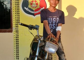 Tersangka Ardian Pradipto alias Gino (28) yang berhasil ditangkap unit Reskrim Polsek Perdagangan karena kasus Curanmor milik Hendra Kesuma, warga Huta IV Nagori Lias Baru, Kecamatan Bandar Masilam, Kabupaten Simalungun. ( Nawasenanews/ Ist)