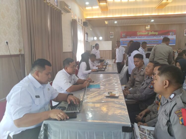 Tim audit kinerja Itwasda Polda Sumut saat mengaudit kinerja personel Polres Simalungun Tahap II di Mapolres Simalungun di Pematang Raya. ( Nawasenanews/ Ist)