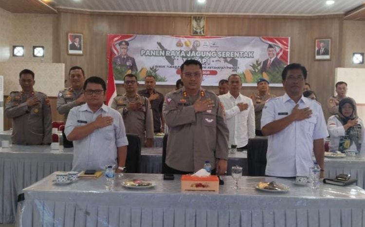 Kapolres bersama pihak Dinas Pertanian Kabupaten Simalungun menghadiri Virtual Panen Raya Serentak Tahap I di aula Andar Siahaan.( Nawasenanews/ Ist)