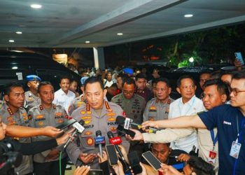 Kapolri Jenderal Polisi Listyo Sigit Prabowo menegaskan bahwa solidaritas TNI dan Polri tetap terjaga usai insiden penyerangan Mapolres Tarakan yang dilakukan oleh oknum anggota TNI pada Senin (24/2/2025) malam. ( Nawasenanews/ Ist)