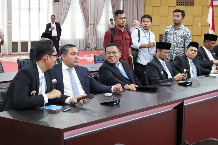 Wali Kota Pematangsiantar Wesly Silalahi saat hadiri Rakor Kepala Daerah se-Sumut di Medan. (Ist/Mar/Nawasenanews)