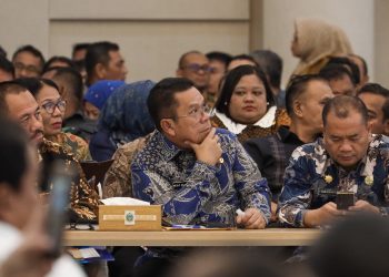 Wali Kota Pematangsiantar Wesly Silalahi SH MKn salah satu kepala daerah yang turut hadir mengikuti High Level Meeting ( HLM ) Tim Pengendalian Inflasi Daerah (TPID) se-Provinsi Sumatera Utara (Sumut) Tahun 2025 di Aula Raja Inal Siregar Lantai 2, Kantor Gubernur Sumut, Jalan Diponegoro Medan, Jumat (14/03/2025).( Ist/ Mar/ Nawasenanews)