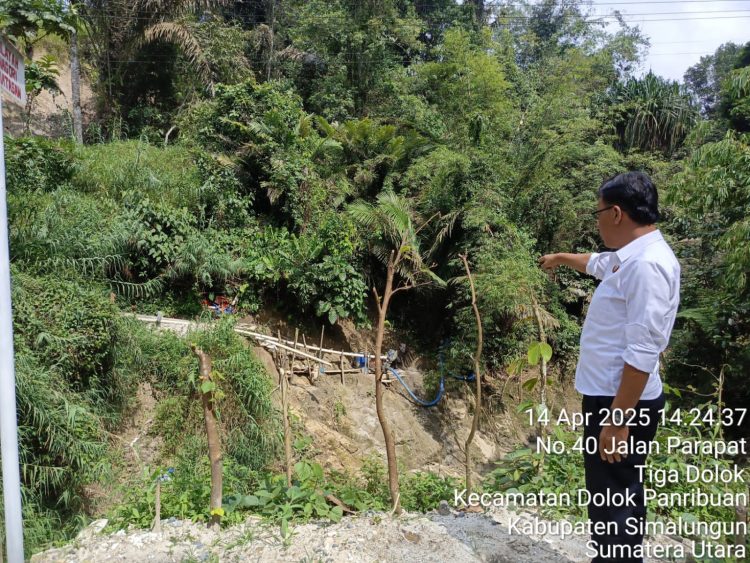 Sat Reskrim Polres Simalungun melakukan penyelidikan terhadap dugaan kegiatan penambangan pasir ilegal di perbatasan Nagori Tiga Dolok dan Nagori Siatasan, Kecamatan Dolok Panribuan, Kabupaten Simalungun.( Ist/ Susan/ Nawasenanews)
