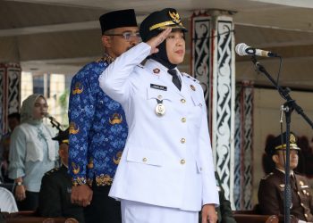 Wakil Wali Kota Herlina bertindak sebagai inspektur pada upacara peringatan Hari Kebangkitan Nasional di Lapangan Adam Malik.(Ist/ Nawasenanews)