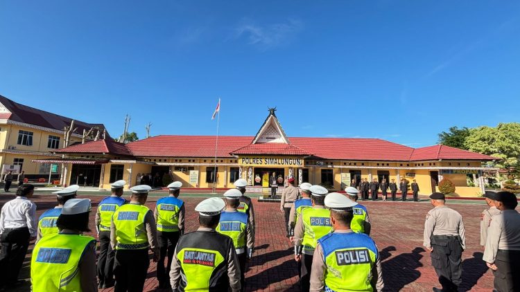 Polres Simalungun menggelar upacara memperingati Hari Lahir Pancasila yang dipimpin oleh Wakapolres Simalungun KOMPOL Edi Sukamto, mewakili Kapolres Simalungun.( Ist/ Nawasenanews)