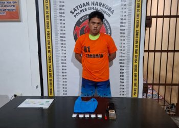 Tersangka Ando Saragih (24) beserta barang bukti seberat 25,15 gram di Kecamatan Pematang Bandar.( Ist/ Nawasenanews)