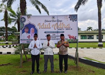Kapolres Simalungun bersama Dandim dan Kajari melakukan halal bI halal usai sholat Idul Adha.( Ist/ Nawasenanews)