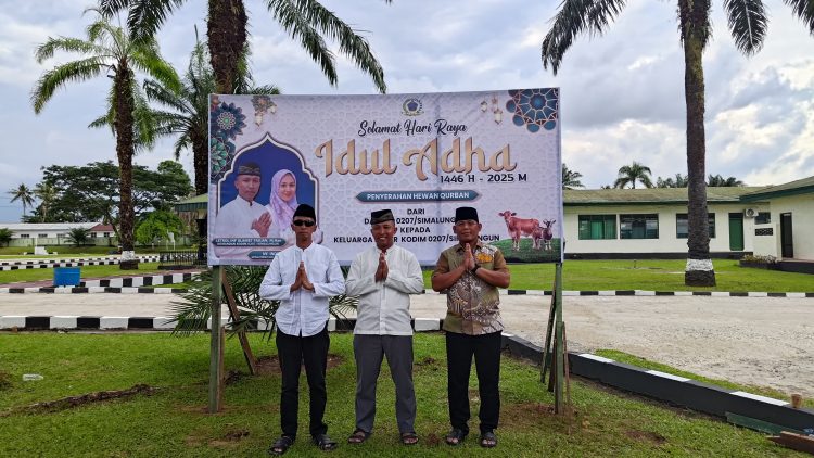 Kapolres Simalungun bersama Dandim dan Kajari melakukan halal bI halal usai sholat Idul Adha.( Ist/ Nawasenanews)