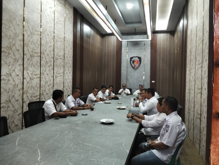 Sat Reskrim Polres Simalungun saat melakukan  Rapat Kerja Teknis (Rakernis) Fungsi Reskrim Tahun Anggaran 2025 di ruang rapat Satuan Reserse Kriminal Polres Simalungun, Rabu (16/7/2025). ( Nawasnanews/ Ist)
