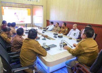 Wali Kota Pematangsiantar Wesly Silalahi SH MKn saat mengikuti acara peluncuran 80.081 Koperasi Desa/Kelurahan Merah Putih melalui zoom meeting yang dipusatkan di Kabupaten Klaten Provinsi Jawa Tengah, Senin (21/07/2025).( Ist/ Nawasenanews)