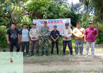 Polsek Tanah Jawa membangun komunikasi efektif dengan masyarakat sekaligus mencegah potensi kebakaran hutan dan lahan (karhutla) di musim kemarau.( Ist/ Nawasenanews)
