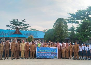 Polres Simalungun saat mengedukasi Siswa SMP Negeri 2 Tapian Dolok tentang Bahaya Balap Liar.(Nawasenanews/ Ist)