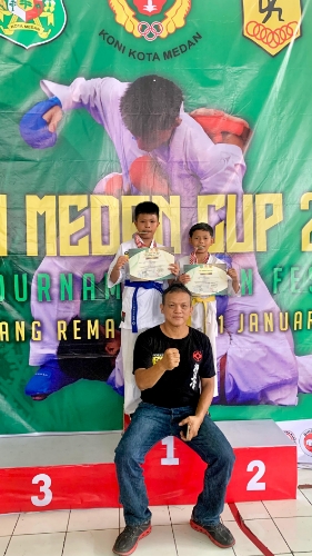 Lantik Pengurus Pengcab FORKI Medan, Rahmat Shah Minta Jaga Kebersamaan Agar Bisa Tingkatkan Prestasi Lantik Pengurus Pengcab FORKI Medan, Rahmat Shah Minta Jaga Kebersamaan Agar Bisa Tingkatkan Prestasi