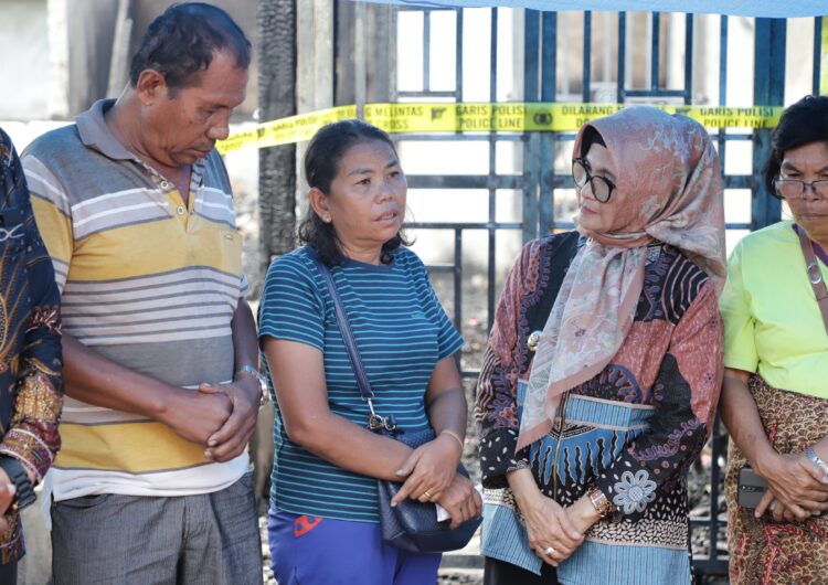 dr Susanti Dewayani, Sp.A Temui Rismawati Siahaan Korban Kebakaran Rumah