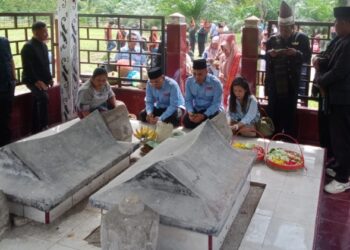 Hormati Leluhur Simalungun, Bacalon Anton-Benny Ziarah ke Makam Raja Tanah Jawa