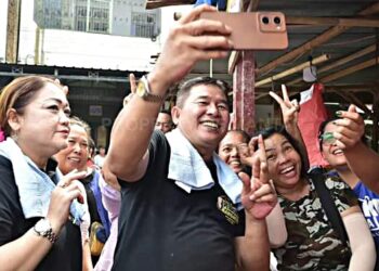 Hangat dan Ceria di “Pajak Parluasan” Bersama Mangatas Silalahi dan Istri