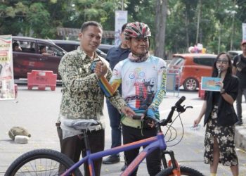 Sekda Siantar Sambut Peserta Geobike Kaldera Toba
