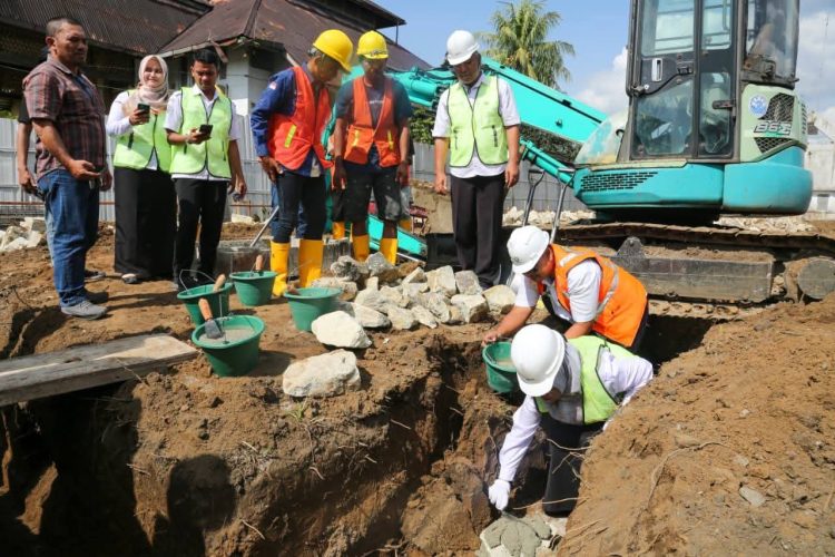 Plt Assisten II Letakan Batu Pertama Pembangunan Laboratorium Kesehatan