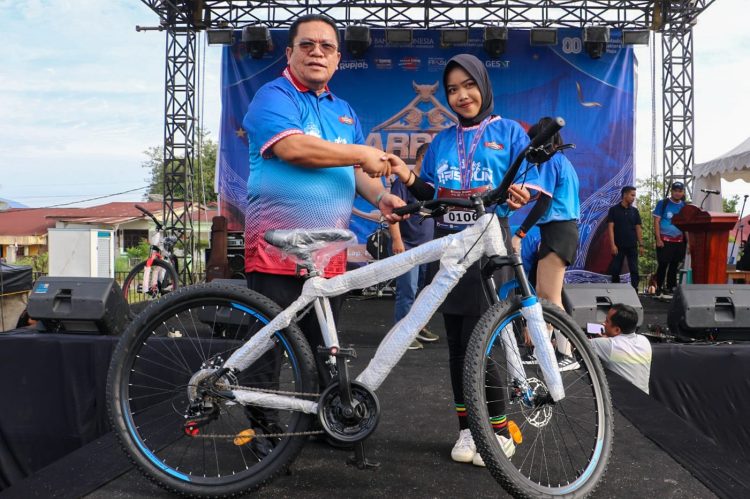 Wesly Lepas Peserta Fun Run Marpesta QRIS KPw BI Pematangsiantar