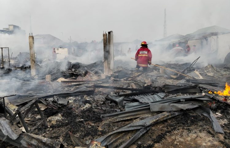 Pasar Serbalawan Habis Terbakar