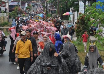 Dengan Karnaval Budaya dan Pameran UMKM, HUT ke 108 Nagori Karang Sari Meriah