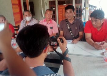 Pengurus Anak Cabang (PAC) PDI Perjuangan (PDIP) se-Kota Pematangsiantar berkumpul di warung kopi, Jalan SM Raja, Kelurahan Naga Huta, Kecamatan Siantar Marimbun, Pematangsiantar, Selasa 28 Oktober 2025.