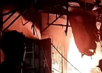 Kebakaran melanda kawasan Pasar Dwikora atau yang dikenal masyarakat sebagai "Pajak Parluasan" di Kota Pematangsiantar, Kamis (18/6/2026) dini hari. Sedikitnya 311 kios pedagang dilaporkan hangus terbakar dalam peristiwa tersebut.