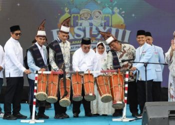 Pukul Gonrang, Wali Kota Siantar Buka FASI XIII Sumut